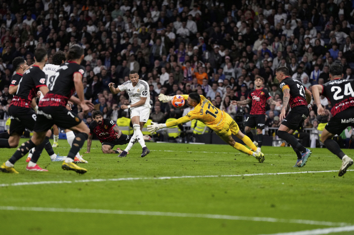 Mbappe's tearful debut season and the runner-up double after breaking the 71-year milestone...Barca La Liga wins!