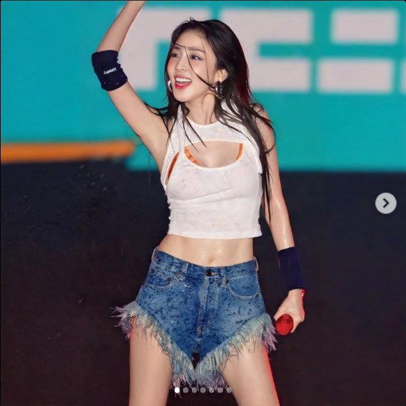 Sandara Park's Drenched Stage Ripped Physical...Your body shape is crazy