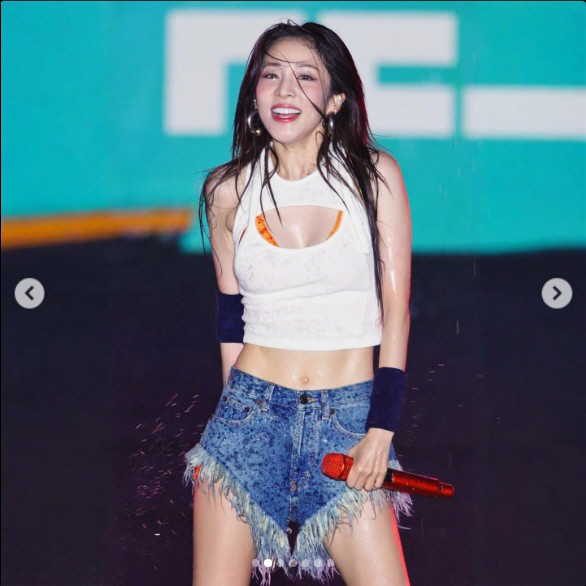 Sandara Park's Drenched Stage Ripped Physical...Your body shape is crazy
