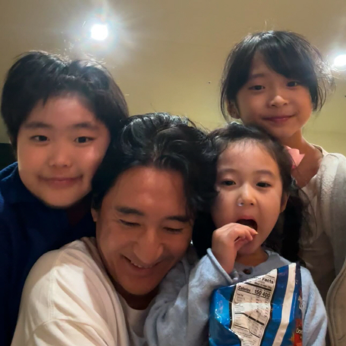 Shin Hyun-jun's daughter, please grow up well when you meet your new family for the first time..A child-level beauty surprise