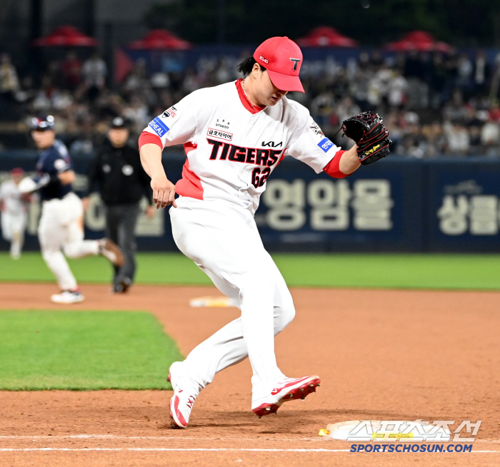 Stand shoulder to shoulder with Sun Dong Ryol! 24-year-old young closer escapes the tie in the 8th inning → Until the 9th inning, multi-inning...He once again carved a name in Tigers history.