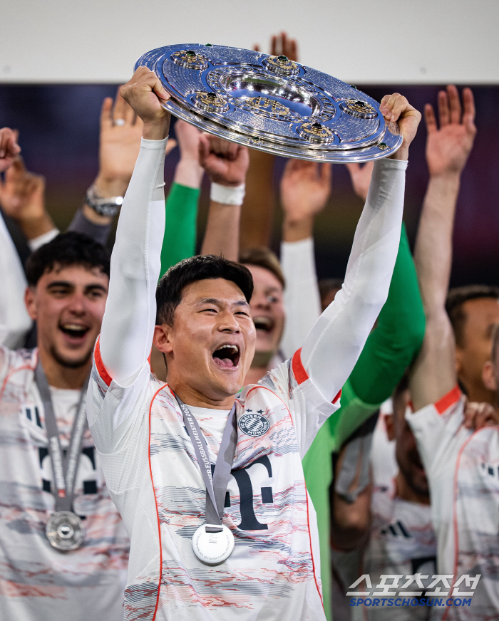 Super awesome! Kim Min-jae reignites Manchester United → groans in the injured ward...New centre-back hints at new signing, Munich sale list goes up