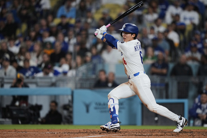 Three hits, two walks, two RBIs, four runs, and one stolen base, Kim Hye-sung's batting average of 0.429 remained in the big leagueLAD 192 ATH