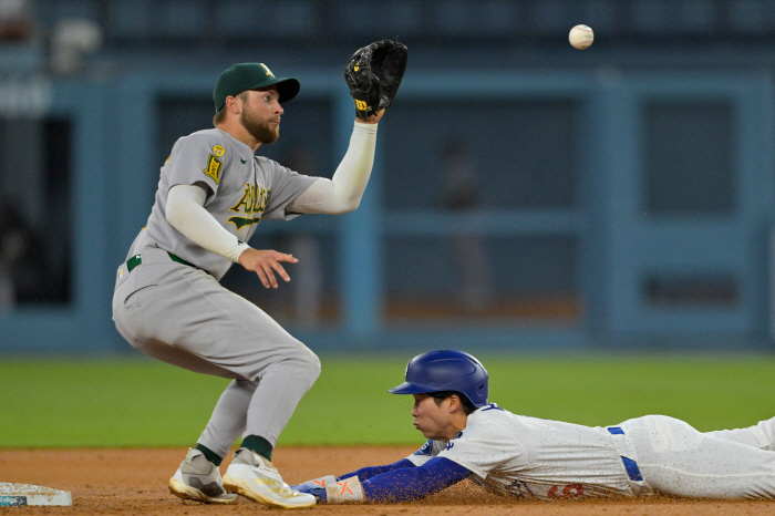 Three hits, two walks, two RBIs, four runs, and one stolen base, Kim Hye-sung's batting average of 0.429 remained in the big leagueLAD 192 ATH