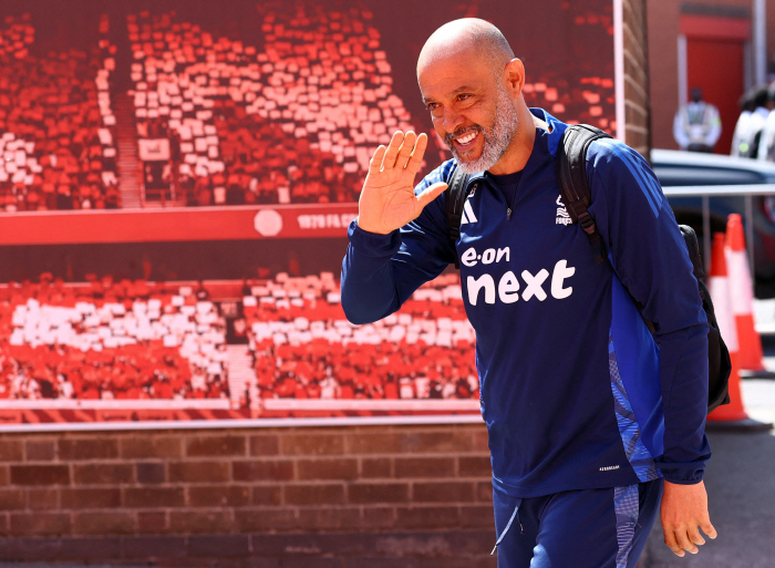'Tottenham's Tears' The best coach in Europe this year has turned the tables on his life...Enrique Slot Beat (ESPN)