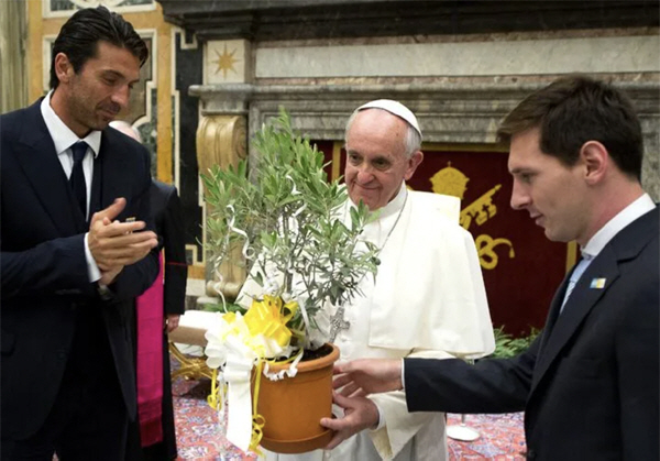 Why is this the new pope, Ronaldo rather than Messi! Regulation patience and competitive desire highly appreciated