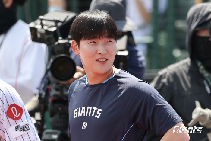 05 → 75 A big reversal of the sold-out seagull! Three-run Finalist Reyes Five-RBI Bulbat...Lotte wins the first round of DH against Samsung in the eighth inning of the promise