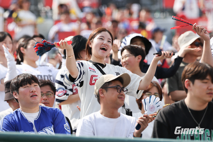 05 → 75 A big reversal of the sold-out seagull! Three-run Finalist Reyes Five-RBI Bulbat...Lotte wins the first round of DH against Samsung in the eighth inning of the promise