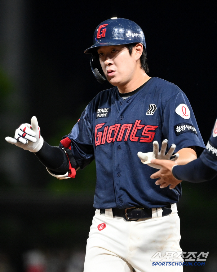 22,669 sold-out resignation, anxiety in Busan seagull's chest...On the day we returned to the team, Na Seung-yeop was missing. 
