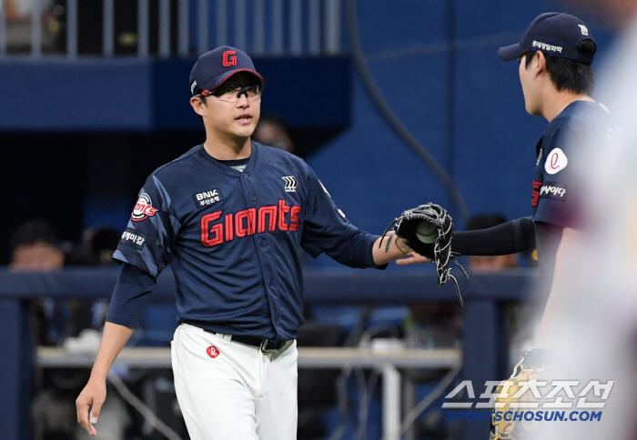 22,669 sold-out resignation, anxiety in Busan seagull's chest...On the day we returned to the team, Na Seung-yeop was missing. 