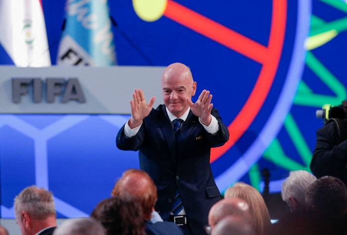 Are You a Politician? Loyal to Trump Attends Late to FIFA President's General Assembly, Furious at UEFA