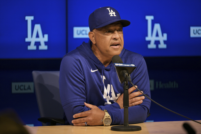 Have you made up your mind? Good things happen if you hit well, Roberts coach Kim Hye-sung hints at staying in the big league
