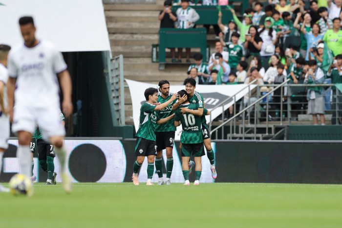  Anyang 2-0 rout Jeonbuk 11G in a row, multi-po Jeon Jin-woo jumps to the top of the scoring list