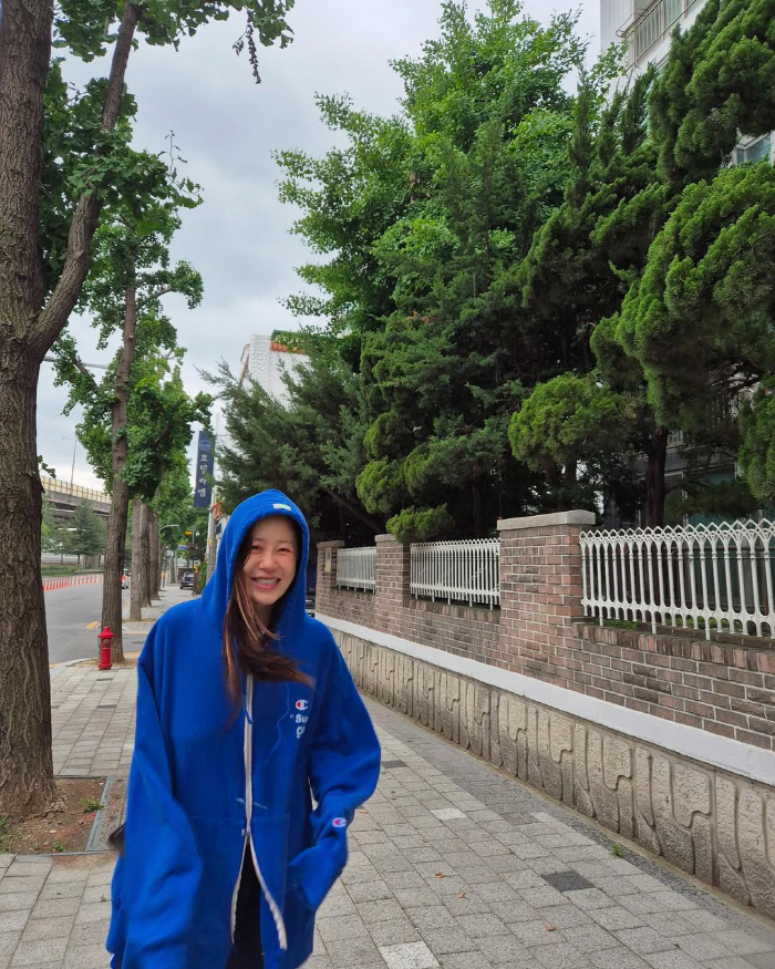 Ko Hyun-jung is reeling from the fact that it's hard to walk after a major surgery