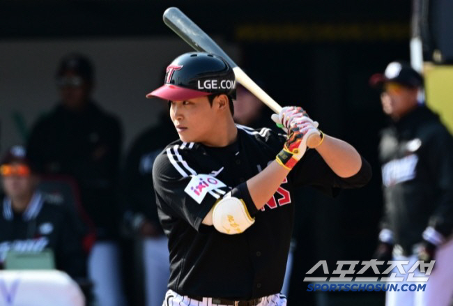 LG's first rookie fielder in 25 years to advance to the first team. 5R outfielder Park Kwan-woo registered. Just because I'm good at defense