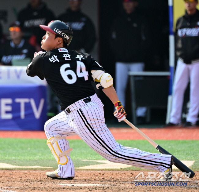 LG's first rookie fielder in 25 years to advance to the first team. 5R outfielder Park Kwan-woo registered. Just because I'm good at defense