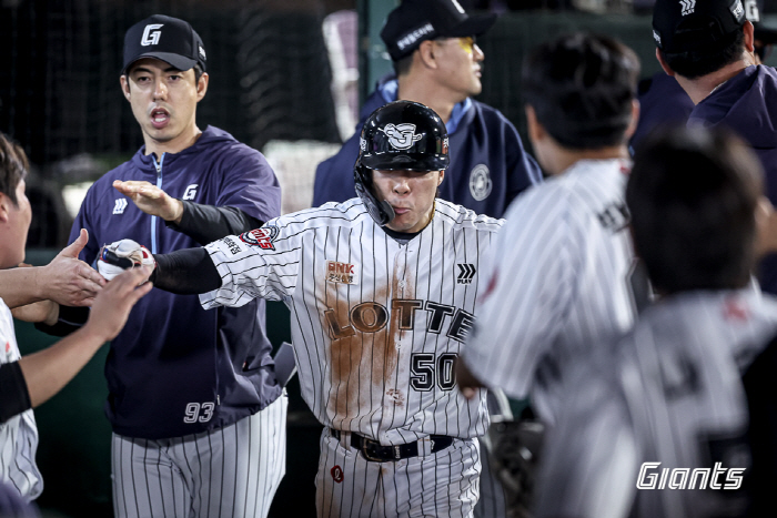 Lotte Double Header Sweep! Benkle Crisis → 5 Points Big Inning → Coach's exit → 3 Points → Confused Mistakes…Saturday night's struggle for the resignation of a mixed bag 