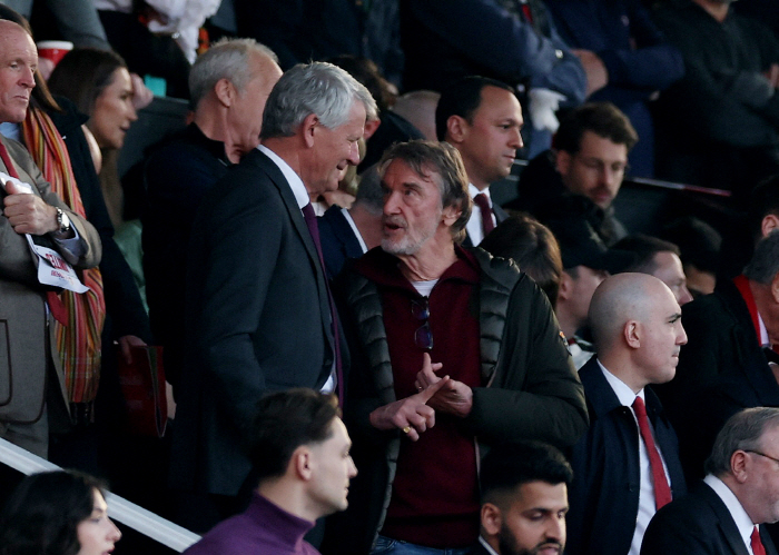 Man Utd owner who is 4 richest man has lost 12 trillion! Restructuring again?