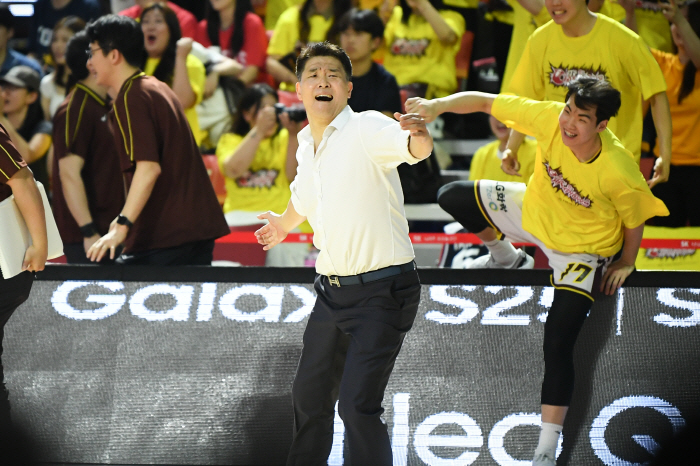  Actual LG 1 option director Cho Sang-hyun whines and requires a lot of work. Everyone around me helped me to win the championship