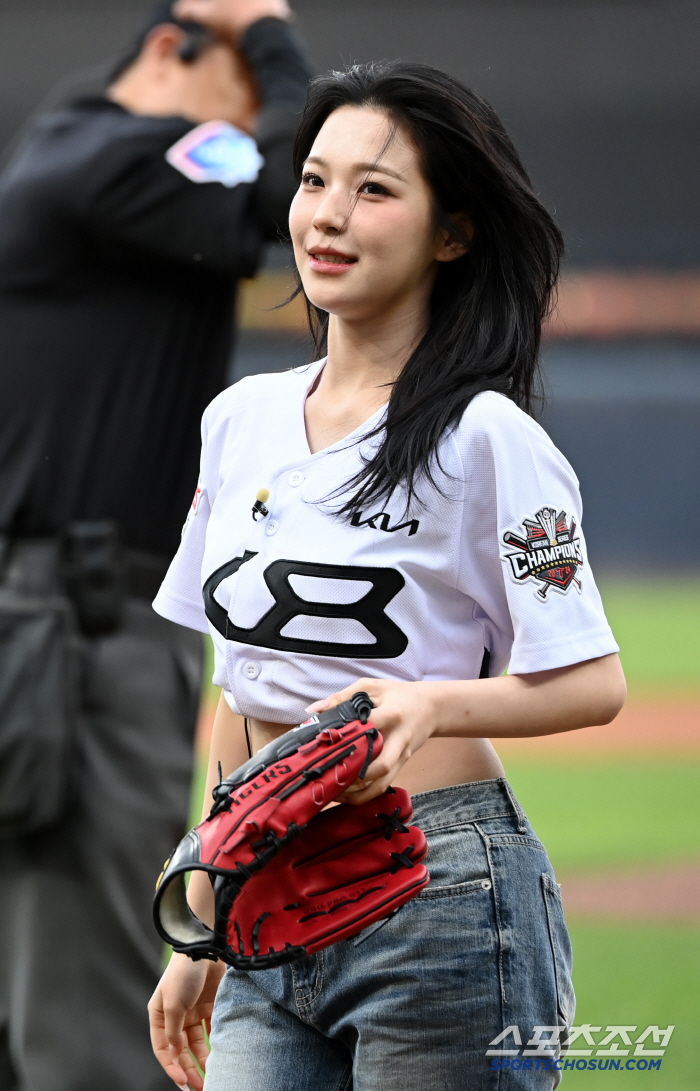  Baek Jiheon's fatal eyes