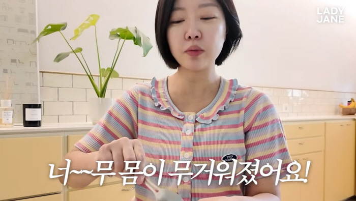 Twin Pregnant Lady Jane Talks About Pregnant Difficulties...My stomach is going to tear...It's hard to breathe. (Lady Jane)
