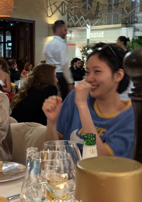 Who is it? Kim Go-eun, who is swollen, reveals her bare face at the Cannes Hotel