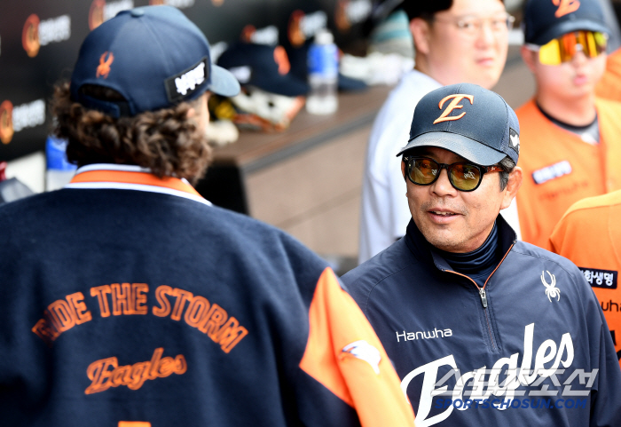 Why is this person playing in Korea? Crazy 18K, Ryu Hyun-jin wins a new record