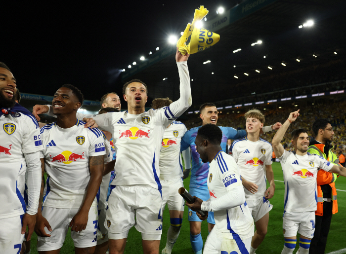 You're on the verge of depriving your son because of his photo? Fans are furious at the promotion hero they realized when they were in Leeds...What the hell is going on?