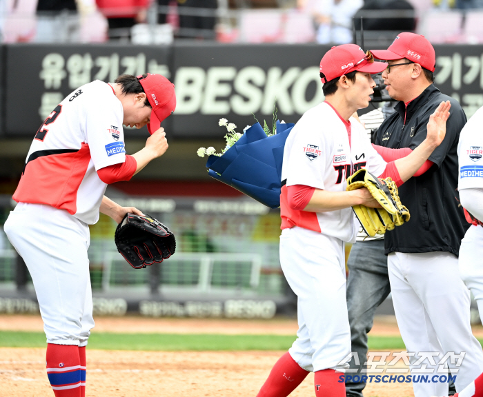 The 24-year-old finisher, who became the Tigers legend after crossing the first and first Sun Dong-yeol, is heading for Oh Seung-hwan