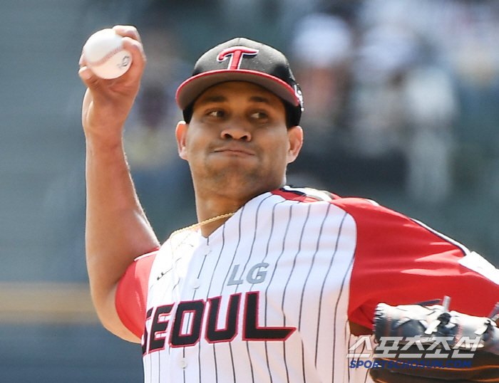 30 wins, first-come, first-served, first-served LG lead, and KT 5 to 1 complete defeat...Chirinos' 6 wins  Park Dong-won and Moon Bo-kyung's home run chorus 