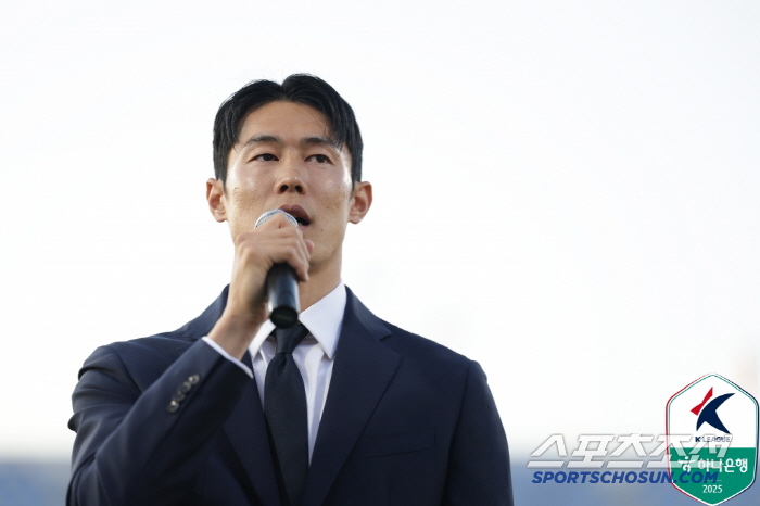 909 Suep Legend Ahn Byung-joon and soccer player's son Ahn Yong-chan, who will be remembered forever, at the emotional retirement ceremony