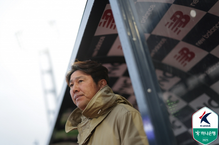Director Kim Do Kyun, who watched the victory of the 1st to 3rd place teams, shouldn't happen anymore