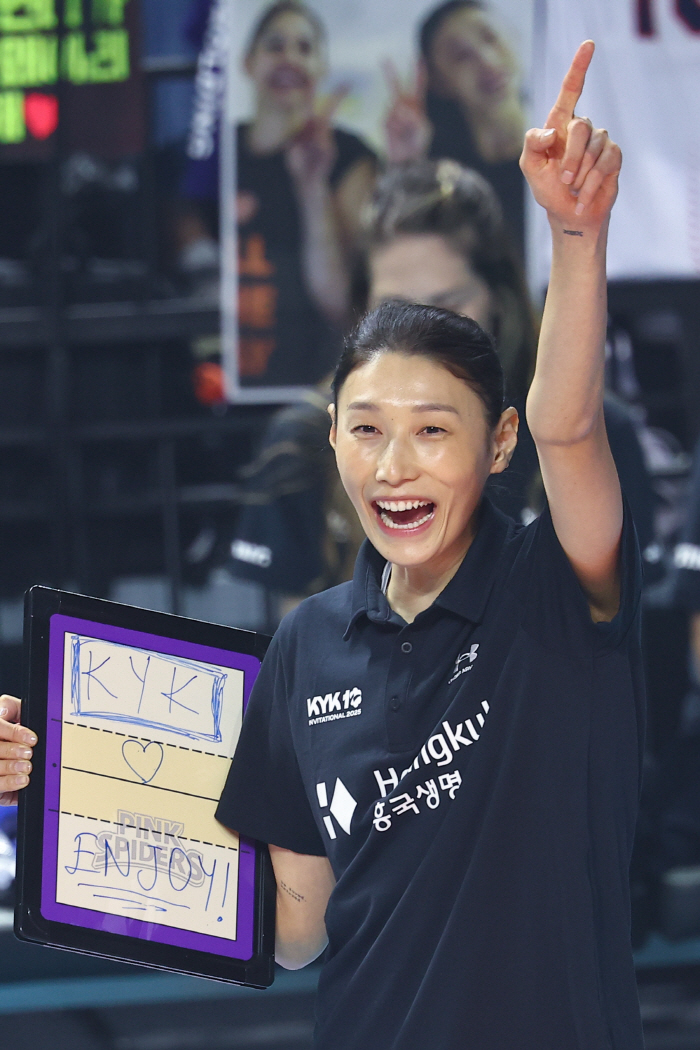 Director Kim Yeon-koung won his debut match! Stars from all over the world gather in Incheon → cheer for the next dance