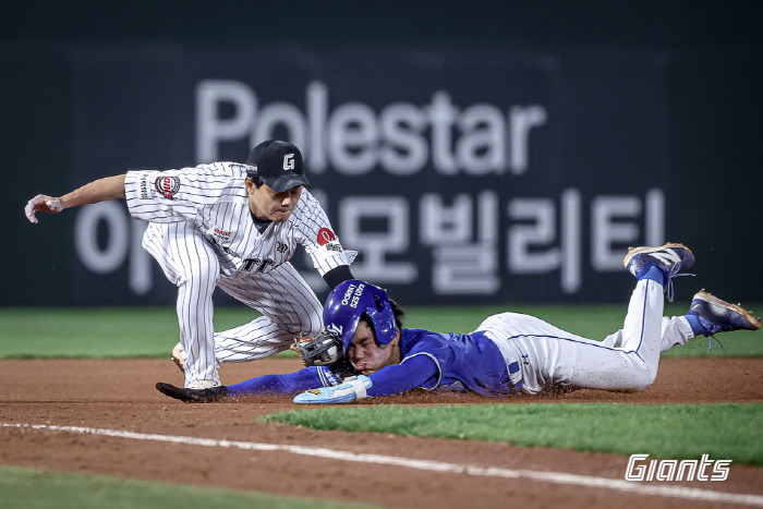 The first-team mound after 348 days of emotional thinking about my parents → 153km perfectly reported to be revived! Choi Junyong's sincere heart. 