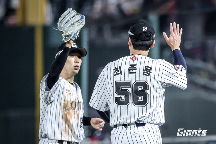 The first-team mound after 348 days of emotional thinking about my parents → 153km perfectly reported to be revived! Choi Junyong's sincere heart. 