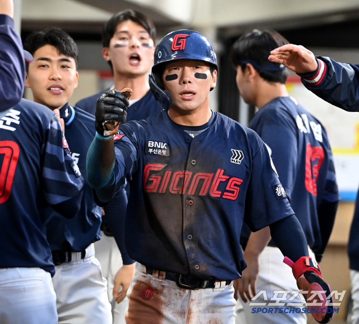 The head shot went off again! This time, leadoff Jang Doo-sung...How many times has Lotte done this → Lee Seung-hyun left 