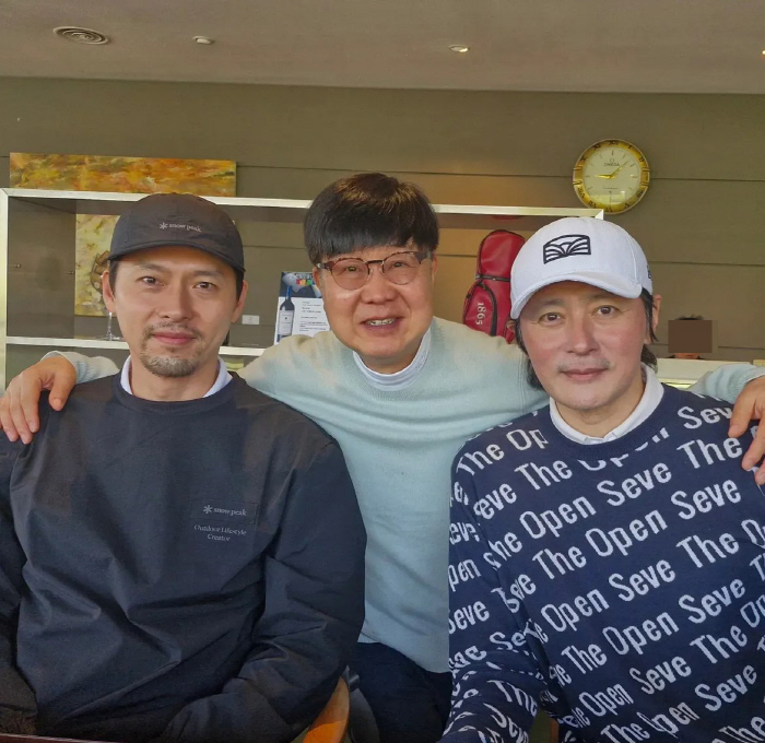 Hyun Bin with a beard and Jang Dong Gun with a face..Real best friend's update