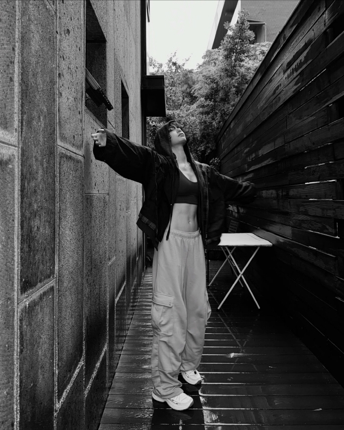 I was wondering whose back was...Model-like body, perfect 11-shaped abs. She's