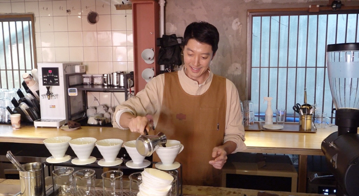 I'm going to ruin the store at this rate..Lee Dong-gun, Jeju Island Cafe, and experts also criticize the shocking situation (My Little Old Boy)