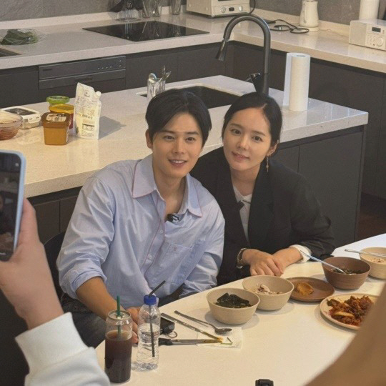 Kim Dong-joon and Han Ga-in look like twin brother and sister 'weird familiarity with the first meeting' (Radio Show) 