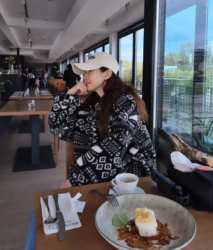 Kim Jisoo, not a trip to Europe, but a daily life. It's monotonous but not boring