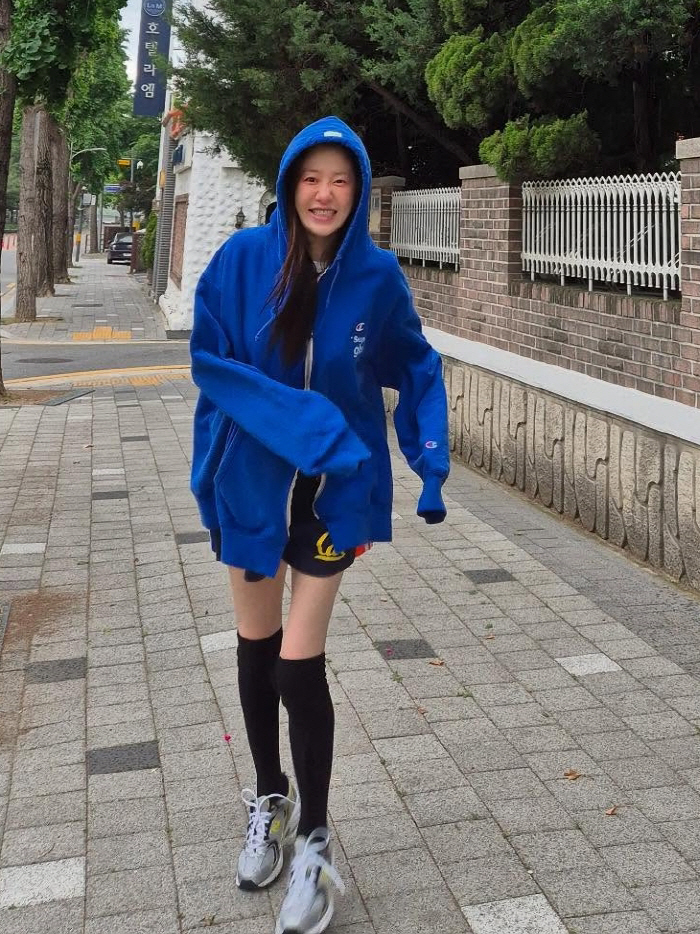 Ko Hyun-jung, who is reeling, is worried about her fans on her thin legs..You're healthy, right?