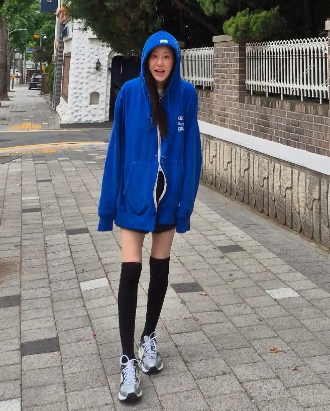 Ko Hyun-jung, who is reeling, is worried about her fans on her thin legs..You're healthy, right?
