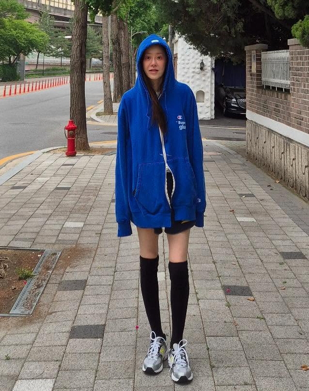 Ko Hyun-jung, who is reeling, is worried about her fans on her thin legs..You're healthy, right?
