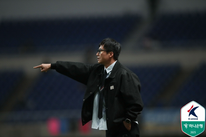  Director Park Tae-ha → I don't want to do my job Head coach Lee Jung-hyo focuses on soccer over Gwangju disciplinary controversy