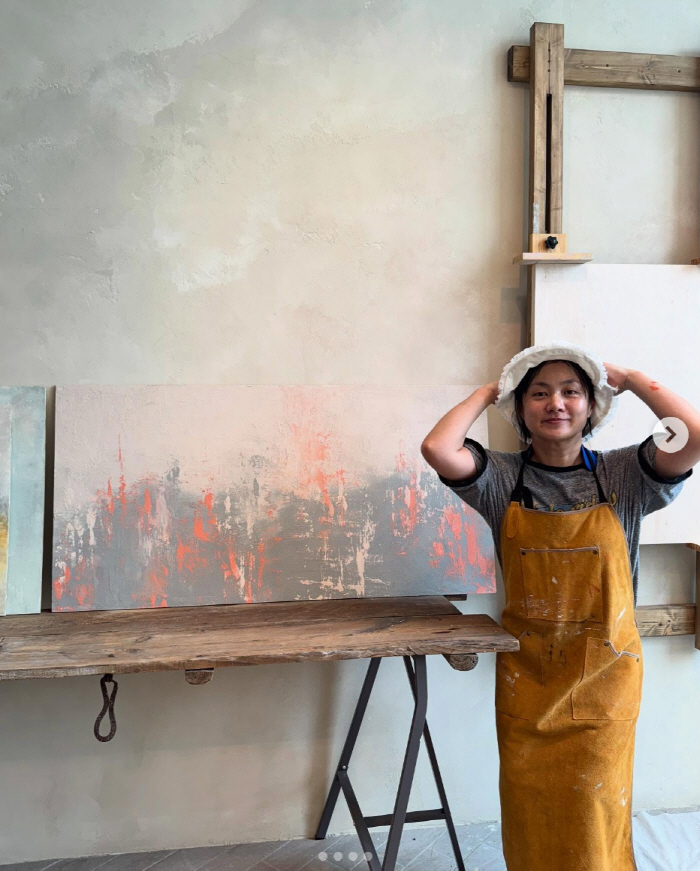 Park Na-rae Shows Off Artistic Side with European Makeup Hobby