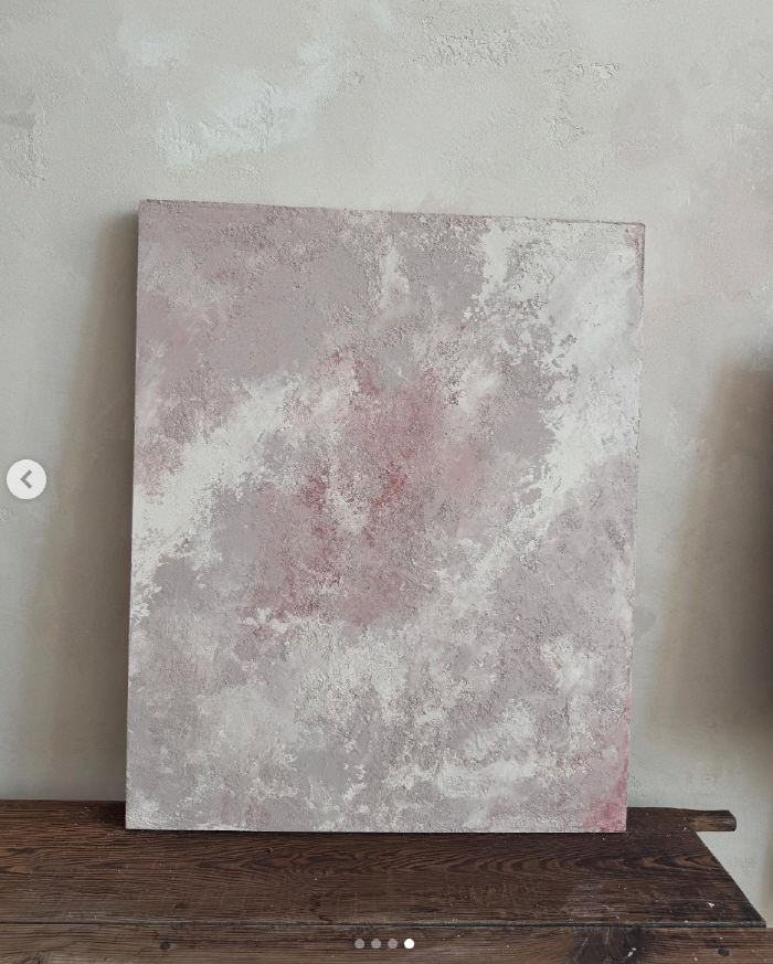 Park Na-rae Shows Off Artistic Side with European Makeup Hobby