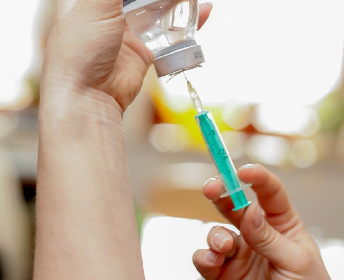Prescribed antibiotics before 3 months of age, girls are 33% more likely to have early puberty