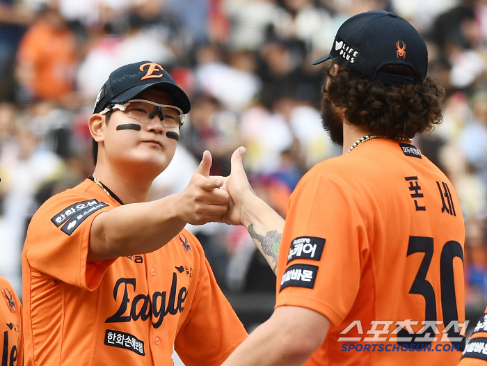 Ryu Hyun-jin, who demanded one more inning from 18K Ponce in tears, conveyed his true feelings to 'a 15-year-old junior who broke the record'