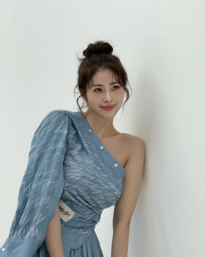 Seo Dong-ju, who is about to get married, decided to start anew..I'm going solo. I'm going